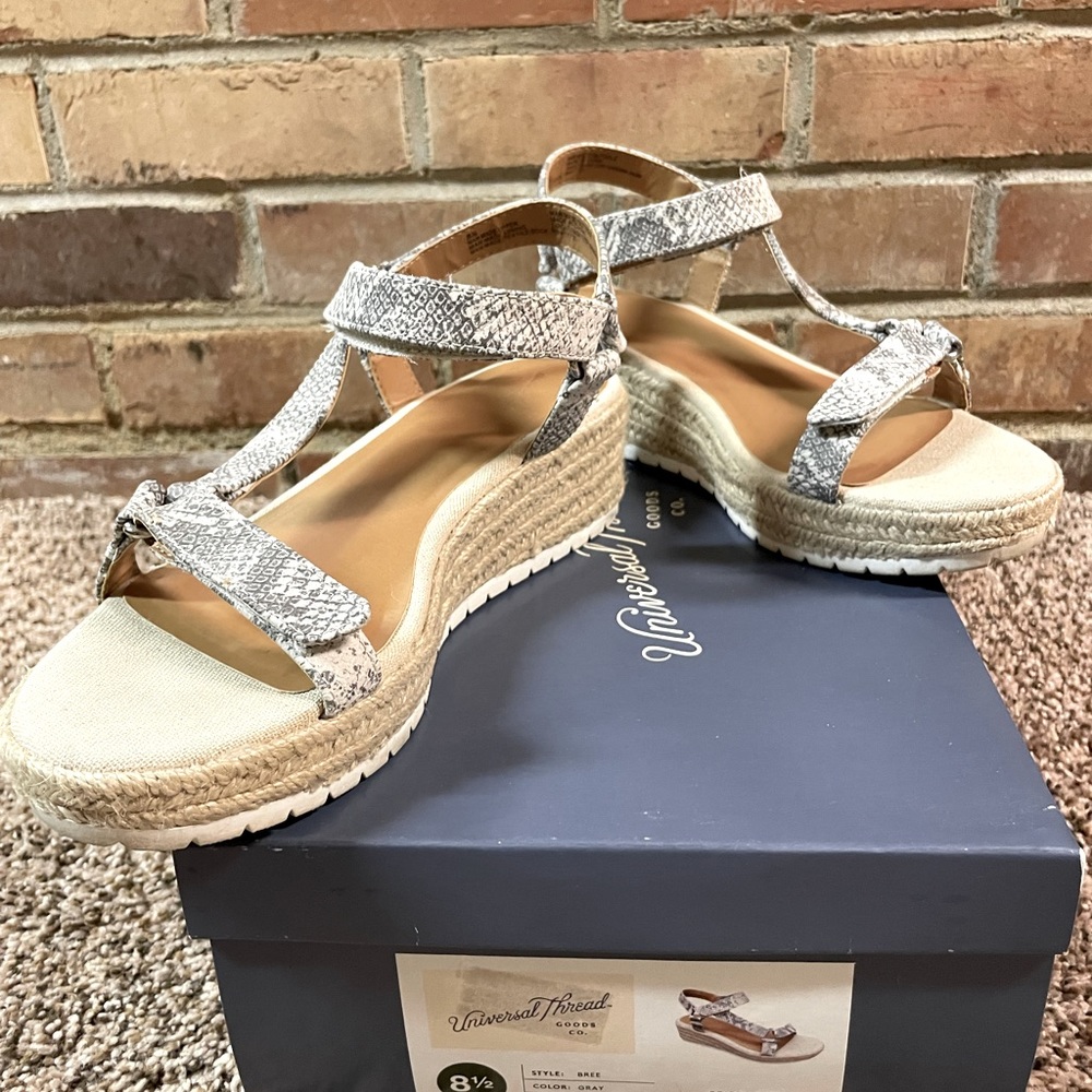 Universal Thread Bree Grey Wedge sandal Size 8 1/2